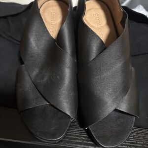 Gentle Souls by Kenneth Cole Gainey Hidden Wedge Heel Sandals Black Leather 8.5